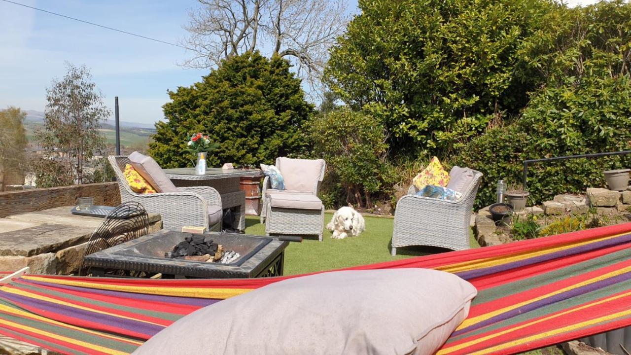Alma Cliffe Guest House Barnoldswick Exteriör bild