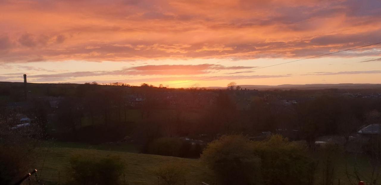 Alma Cliffe Guest House Barnoldswick Exteriör bild