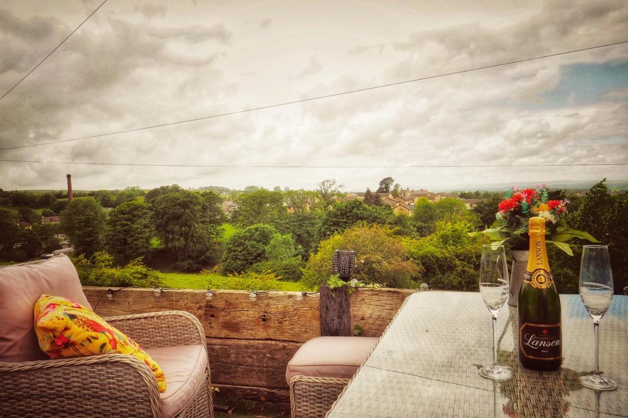 Alma Cliffe Guest House Barnoldswick Exteriör bild