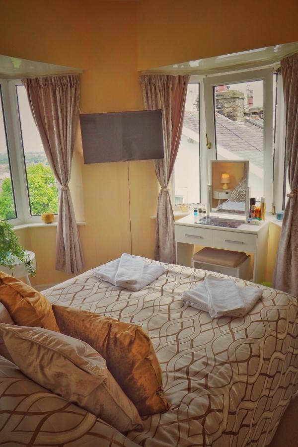 Alma Cliffe Guest House Barnoldswick Exteriör bild