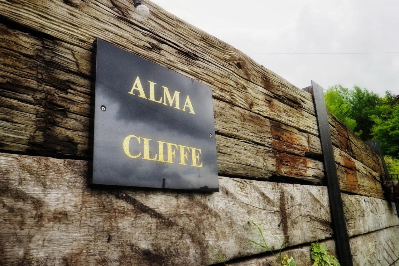 Alma Cliffe Guest House Barnoldswick Exteriör bild