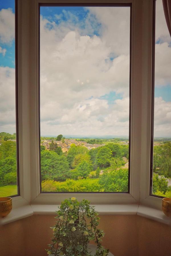 Alma Cliffe Guest House Barnoldswick Exteriör bild