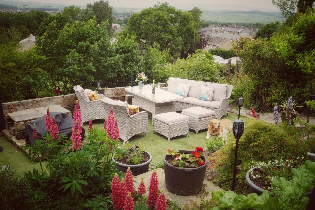 Alma Cliffe Guest House Barnoldswick Exteriör bild