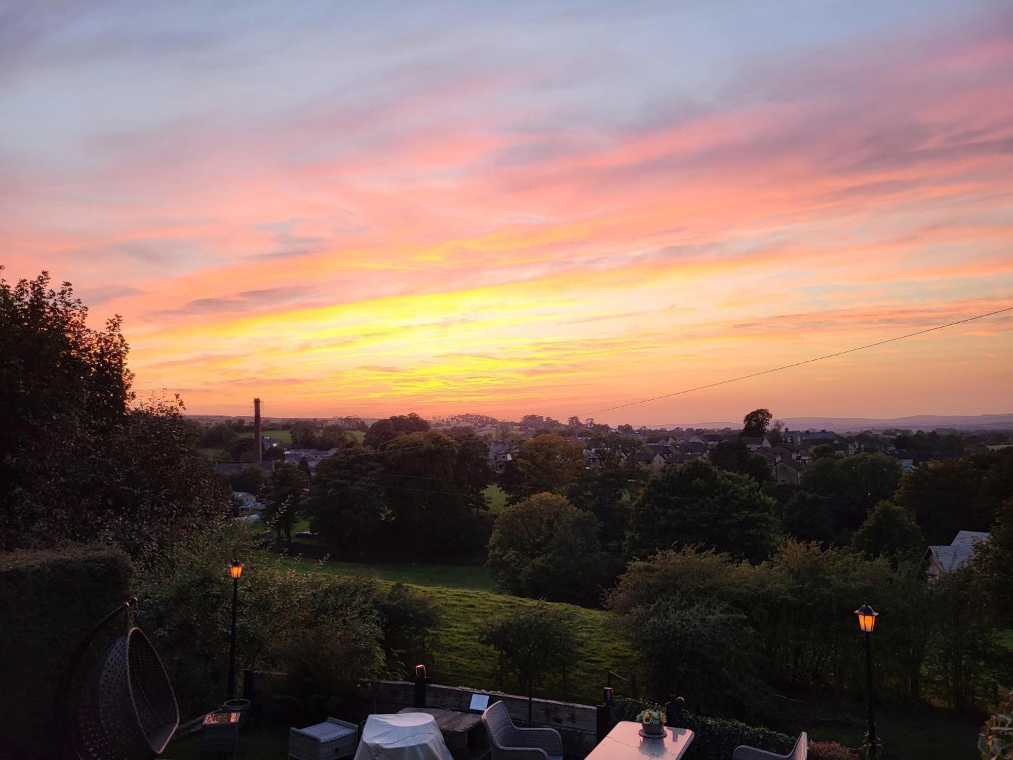 Alma Cliffe Guest House Barnoldswick Exteriör bild
